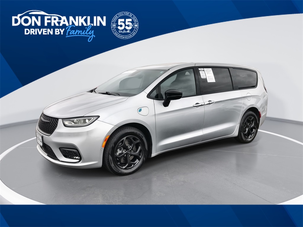 2023 Chrysler Pacifica Hybrid Limited's photo