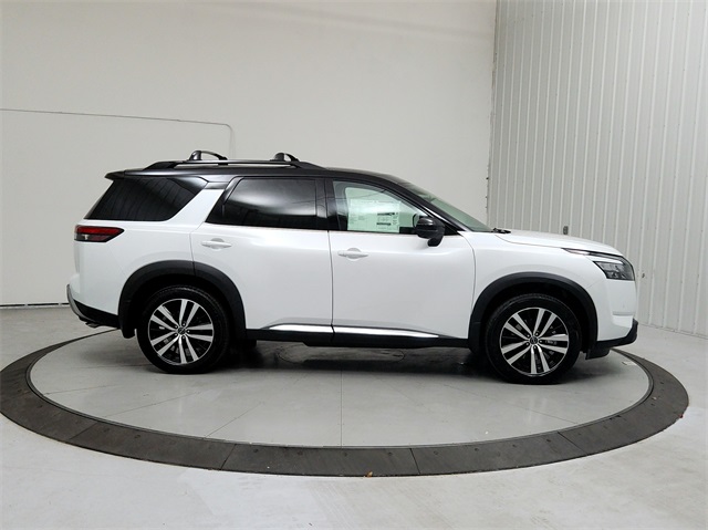 2025 Nissan Pathfinder Platinum photo 7