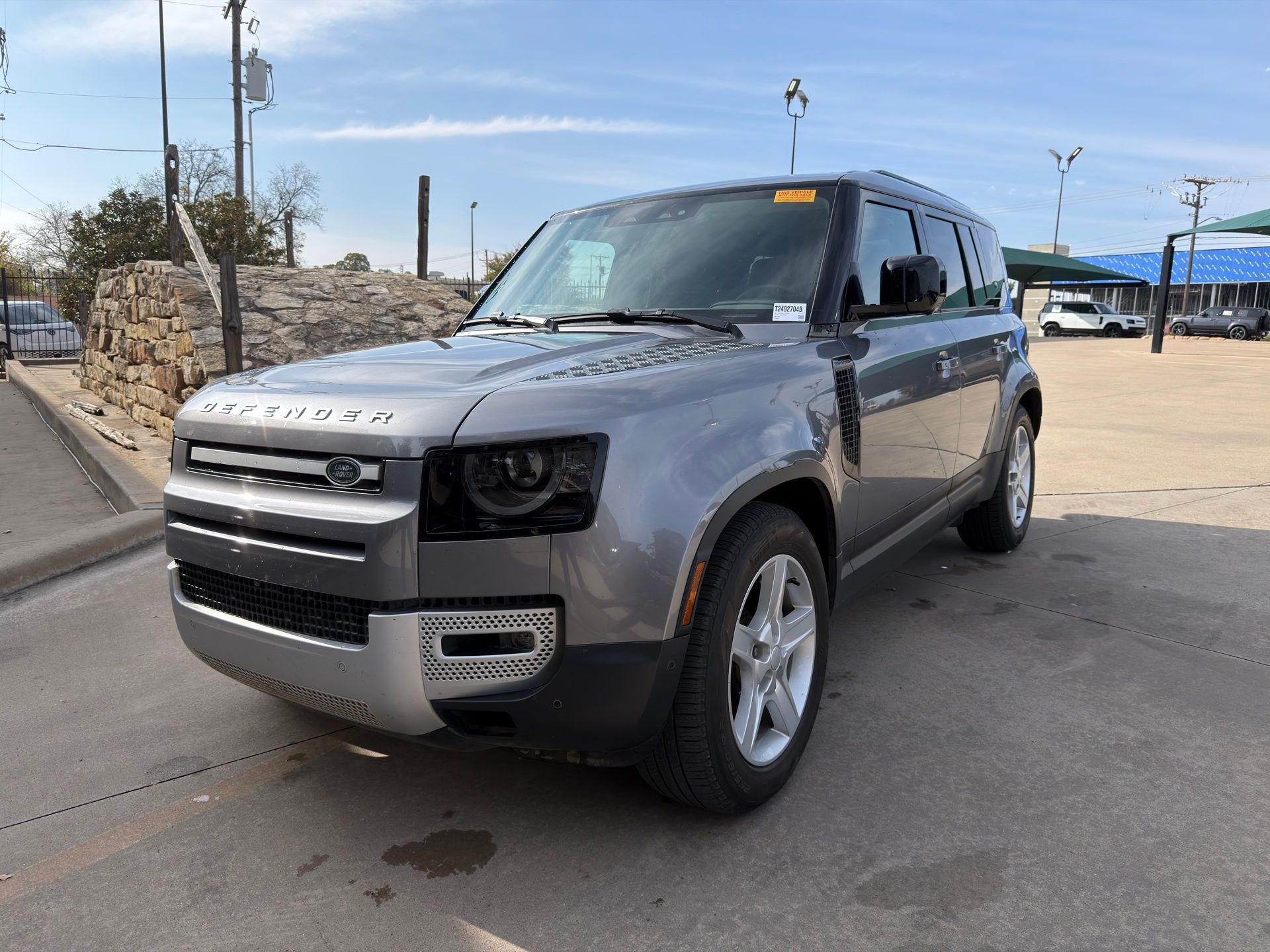 2023 Land Rover Defender SE's photo