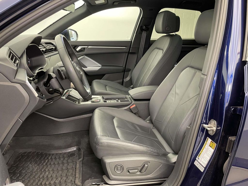 2024 Audi Q3 S line Premium photo 4