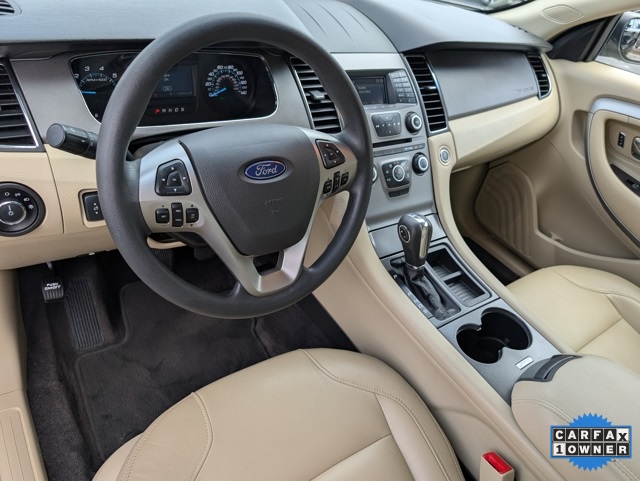 2017 Ford Taurus SE photo 3