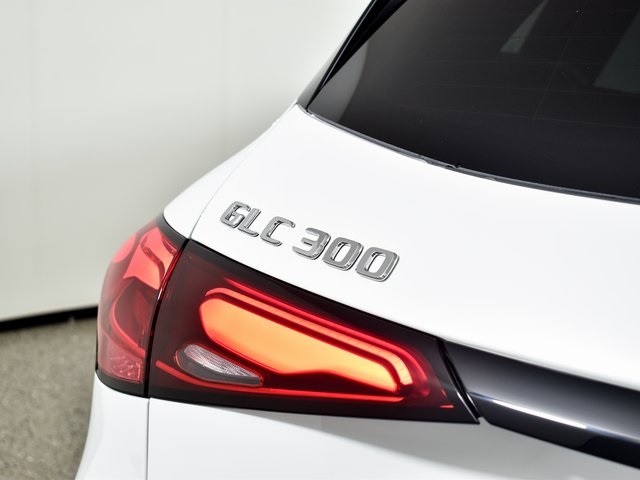2026 Mercedes Benz GLC 300 photo 9