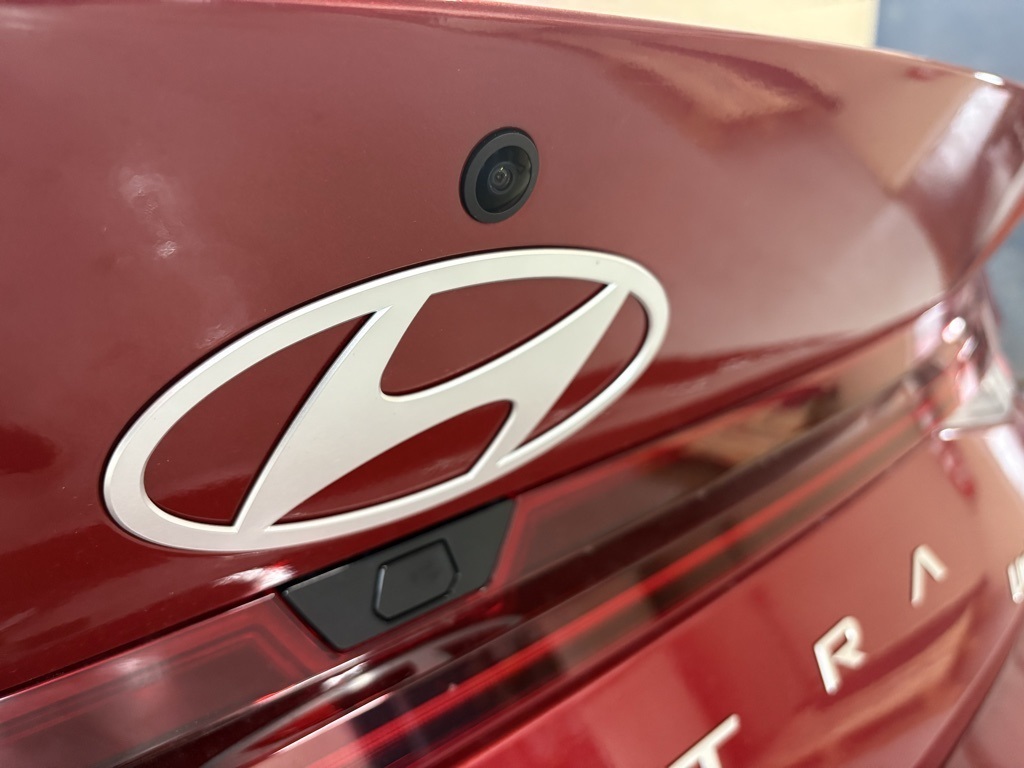 2025 Hyundai Elantra Limited photo 17