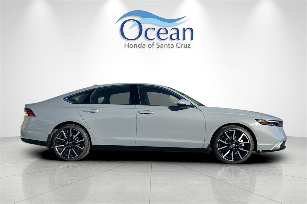 2025 Honda Accord Hybrid Touring photo 4