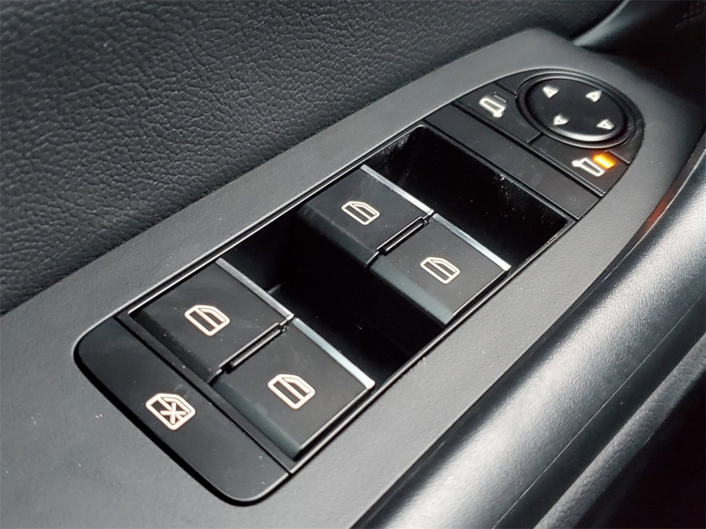 2025 Mazda CX-50 2.5 Select photo 9