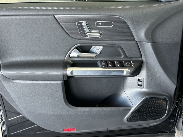 2025 Mercedes Benz EQB 300 4MATIC photo 14