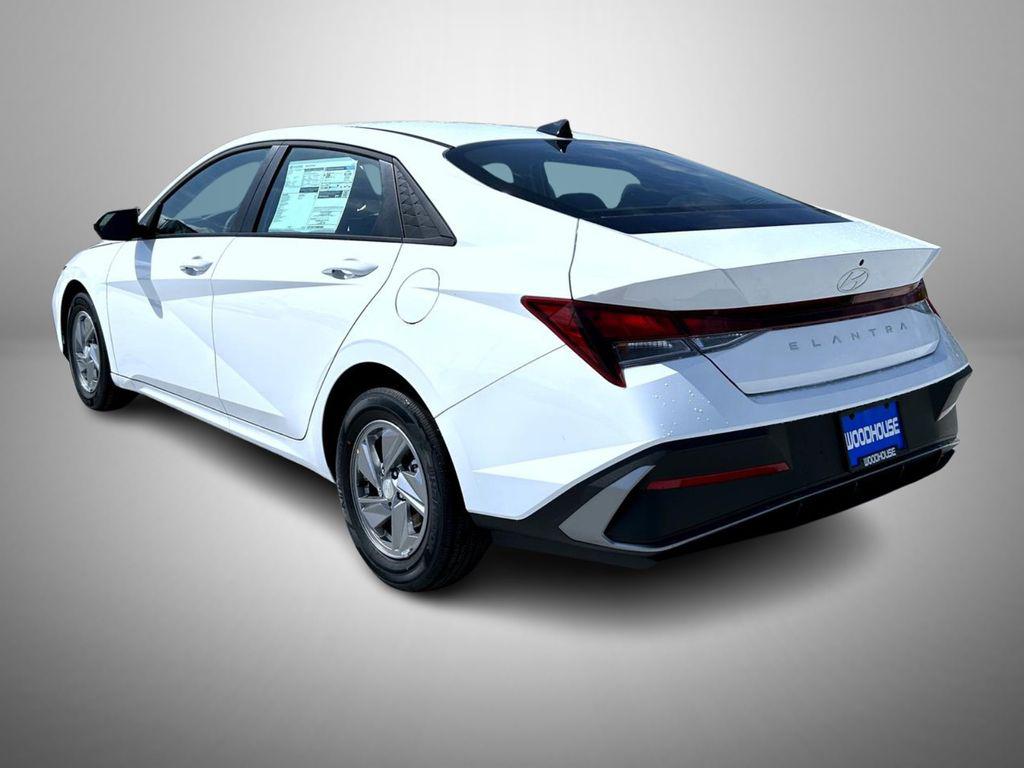 2025 Hyundai Elantra SE photo 7