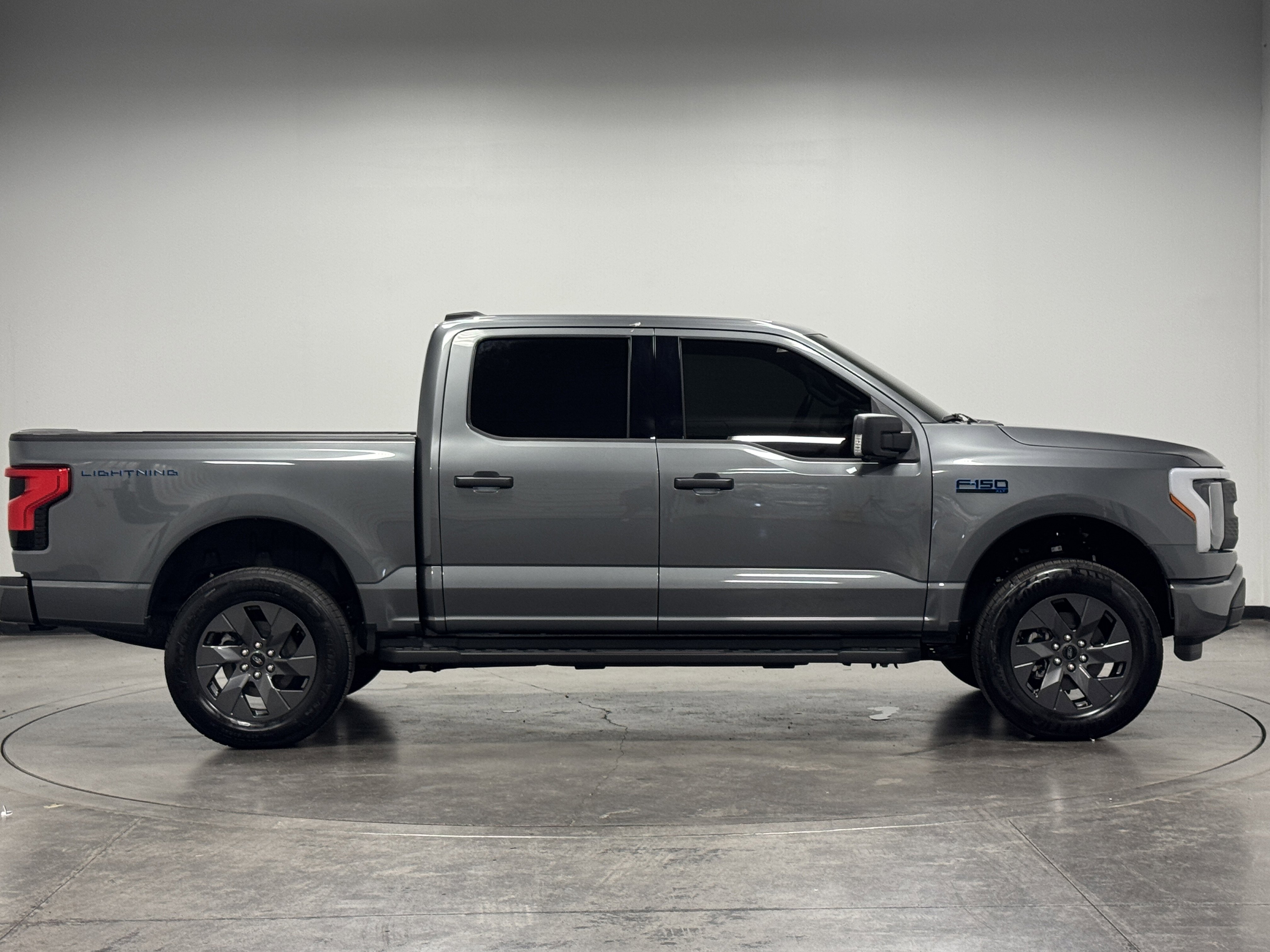 2024 Ford F-150 Lightning XLT photo 8