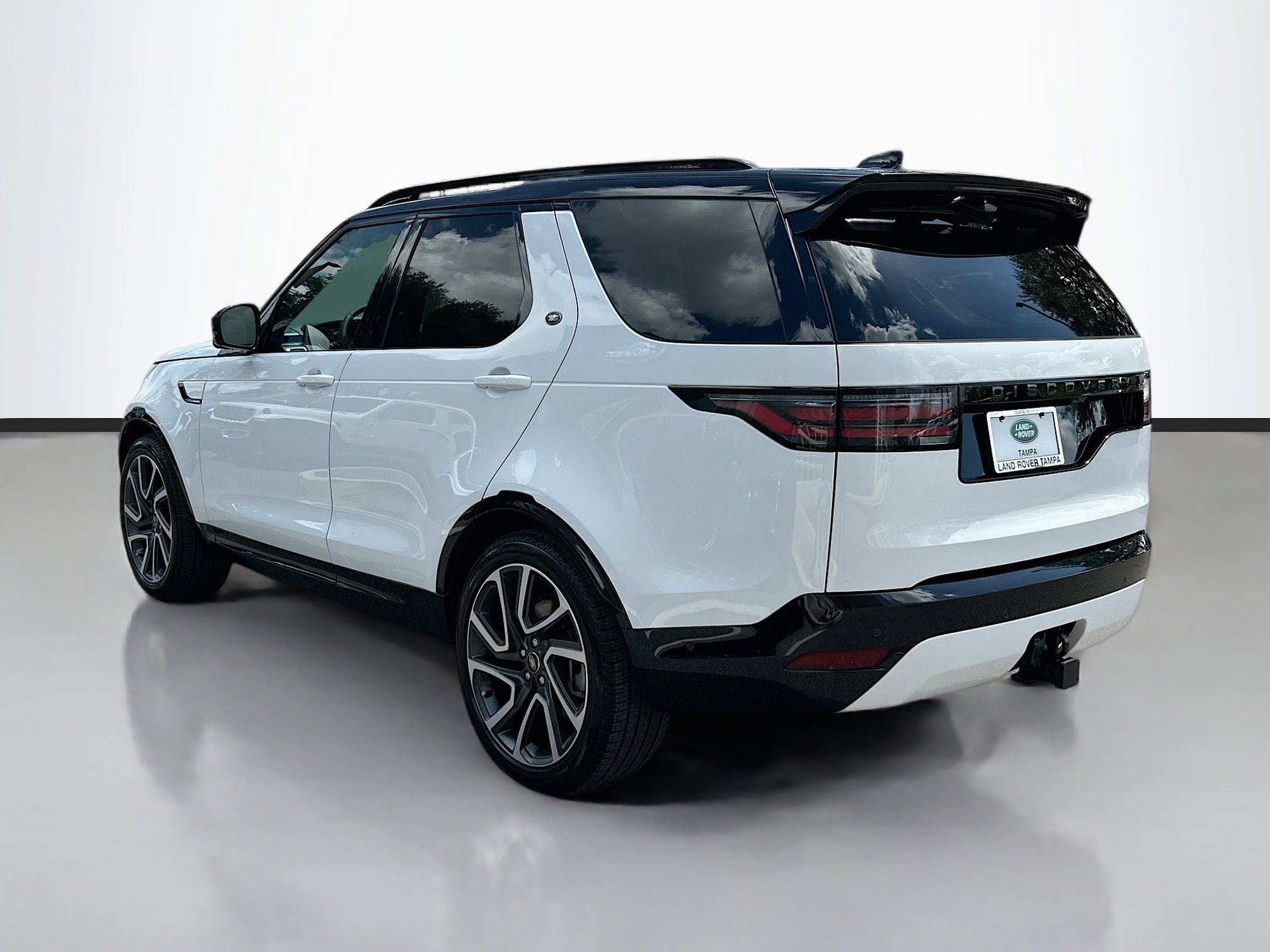 2025 Land Rover Discovery SE photo 3