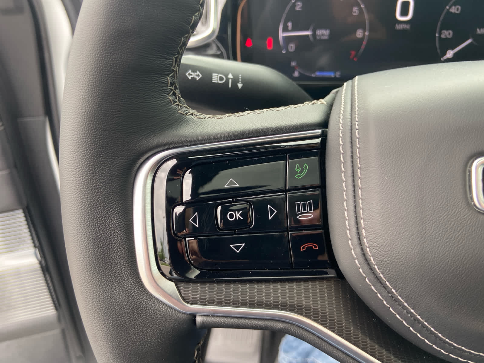 2025 Jeep Grand Wagoneer L II Obsidian photo 24