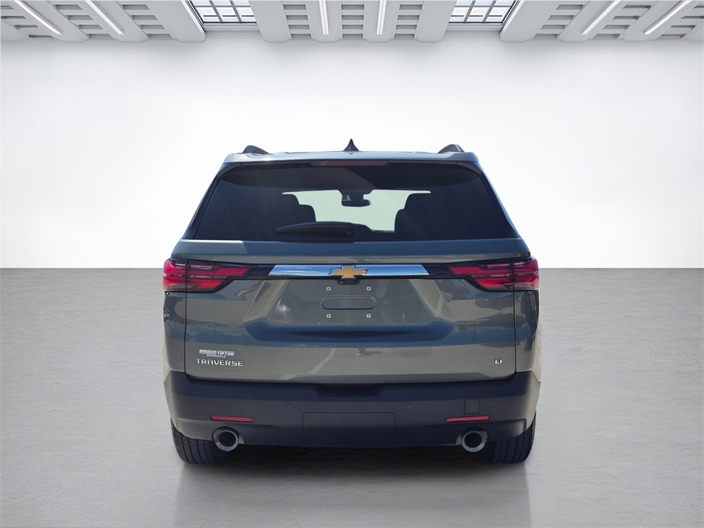 2022 Chevrolet Traverse photo 2