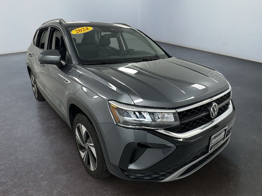 2024 Volkswagen Taos SE's photo