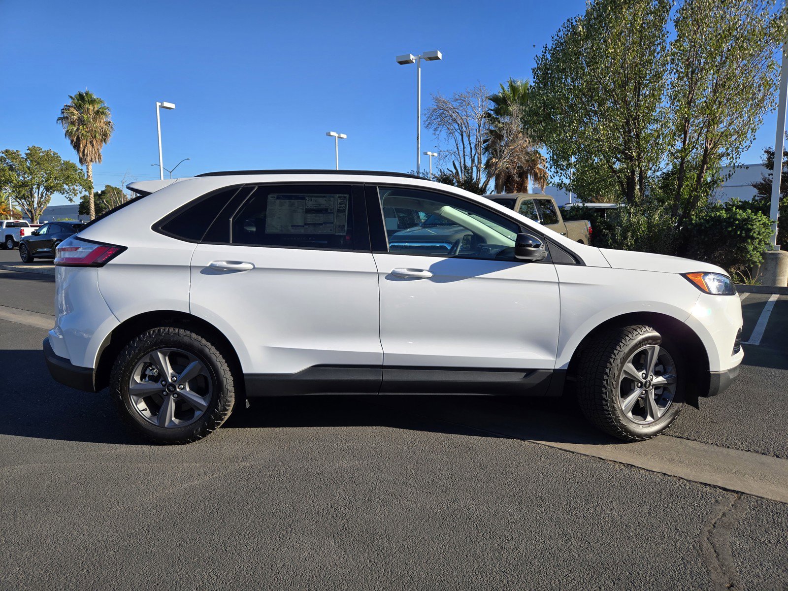 2024 Ford Edge SEL photo 3