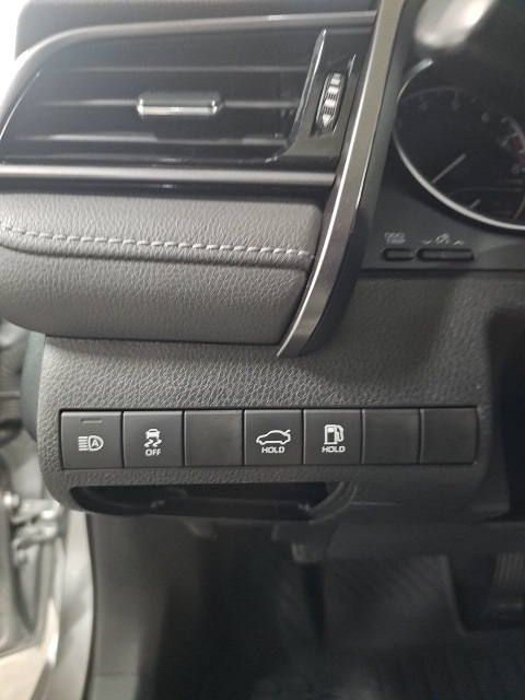 2020 Toyota Camry SE photo 12