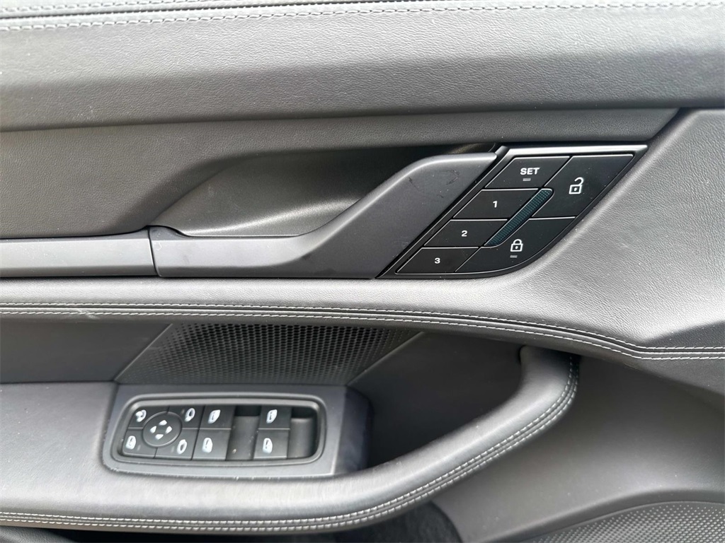 2024 Porsche Taycan 4S photo 19
