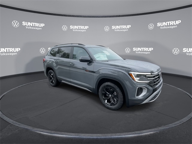 2025 Volkswagen Atlas Peak Edition SE photo 2