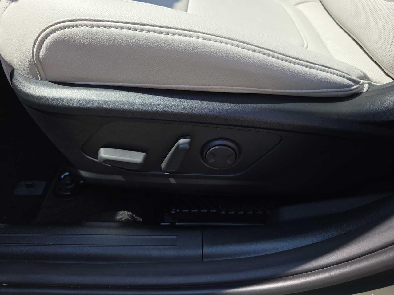 2025 Hyundai Tucson Limited photo 14
