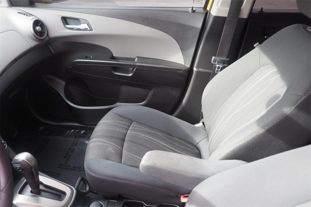2016 Chevrolet Sonic LT photo 9