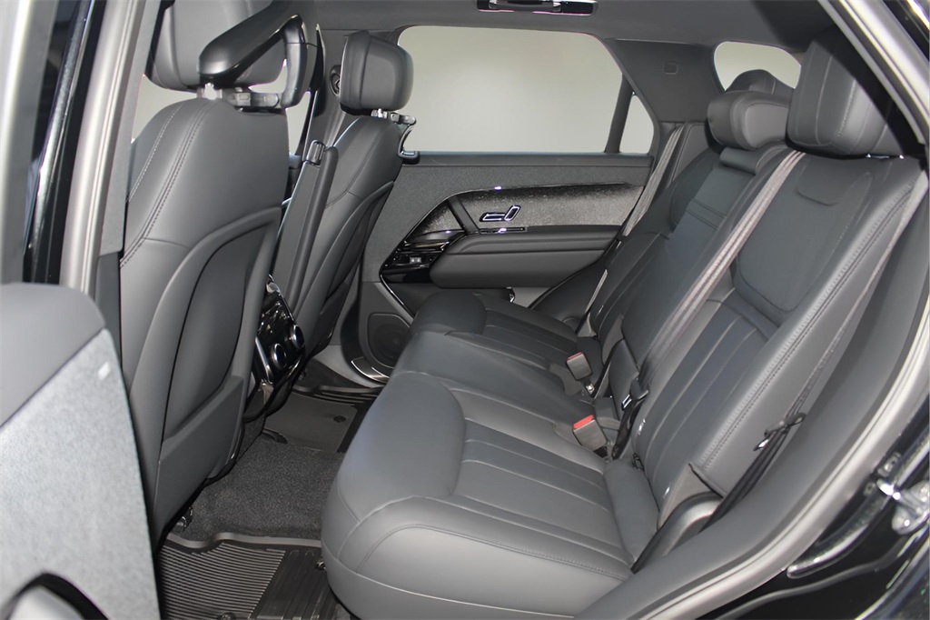 2025 Land Rover Range Rover Sport SE photo 13