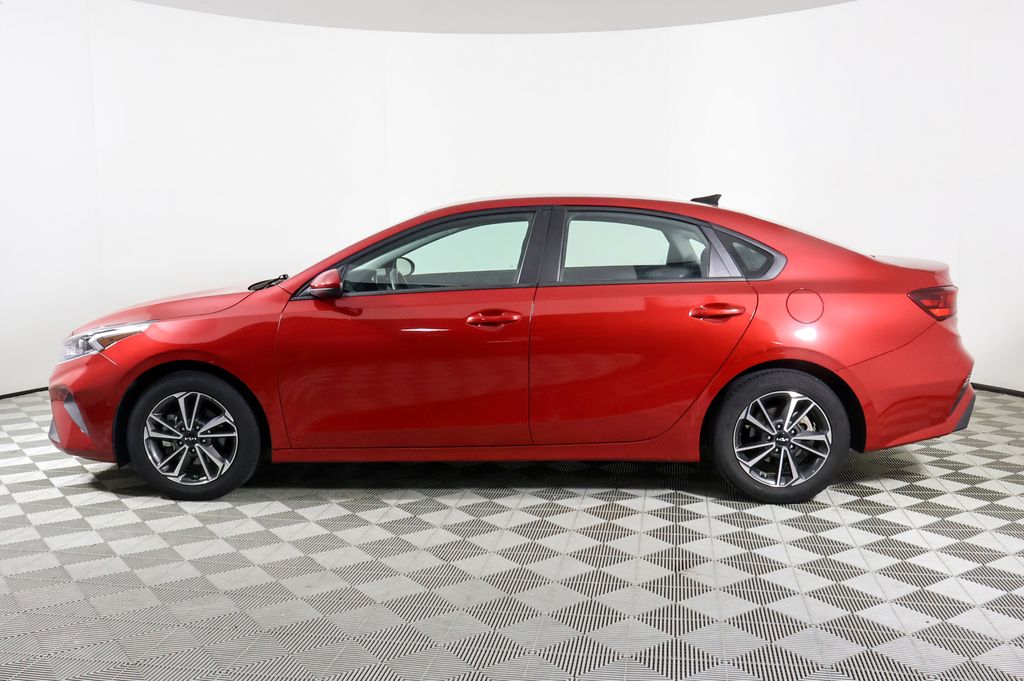 2023 Kia Forte LXS photo 3