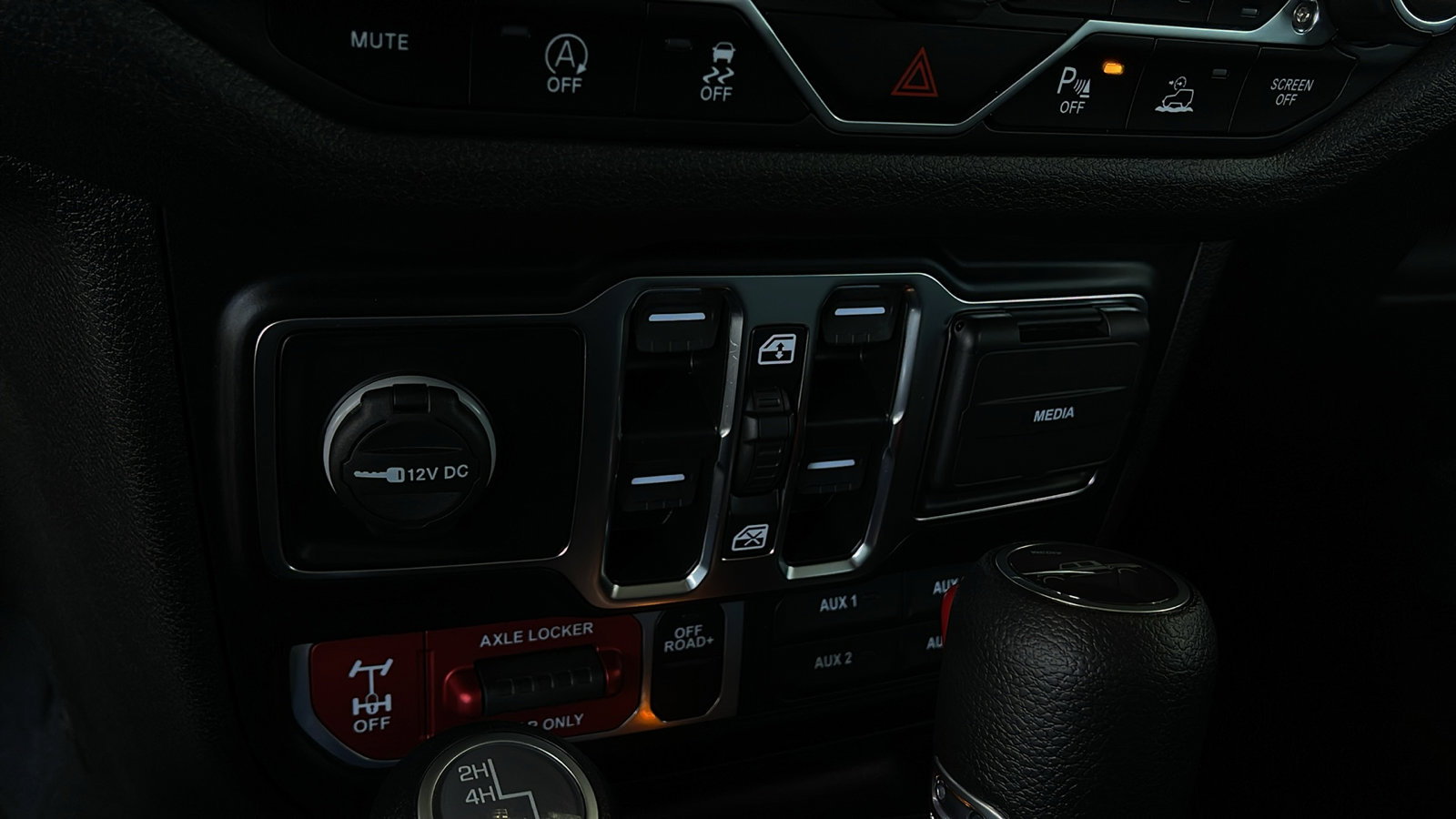 New 2024 Jeep Gladiator Willys Crew Cab in Fontana 24J3036 Fontana