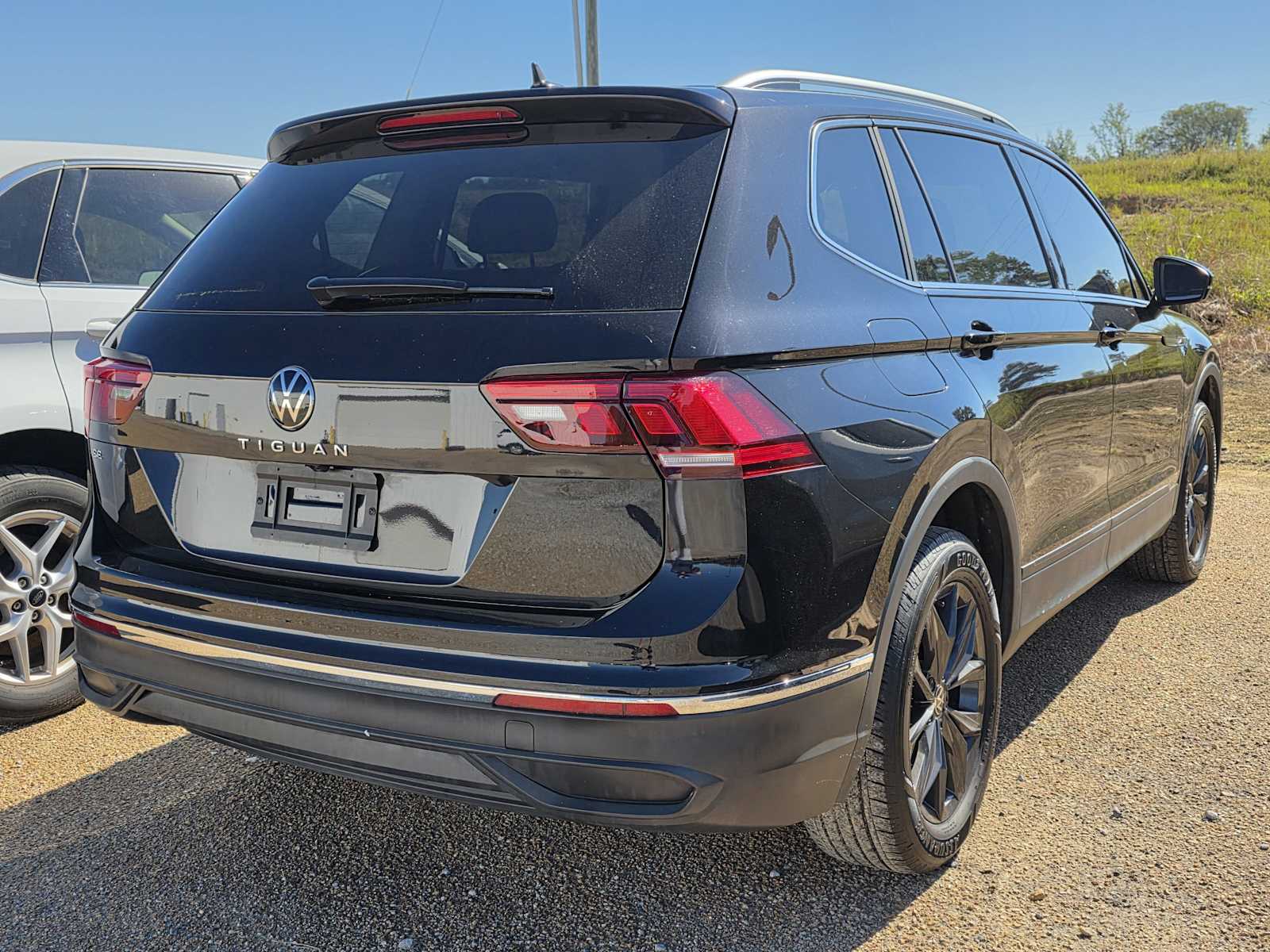 2024 Volkswagen Tiguan SE Wolfsburg Edition photo 4