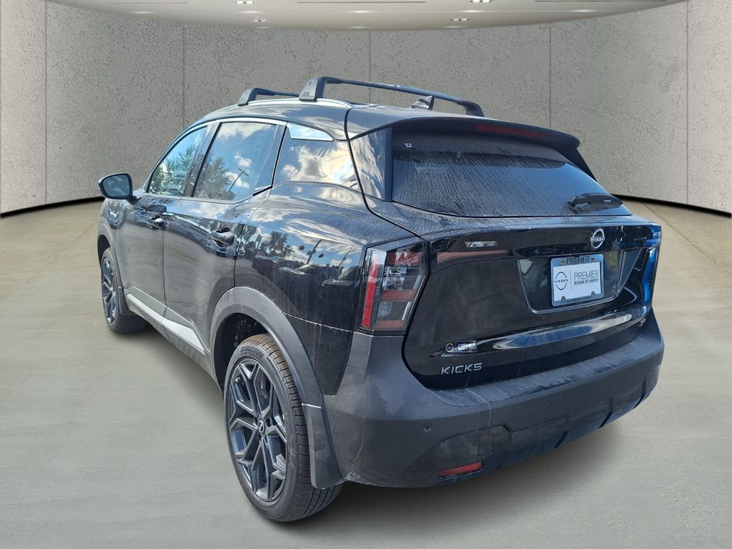 2026 Nissan Kicks SR photo 3