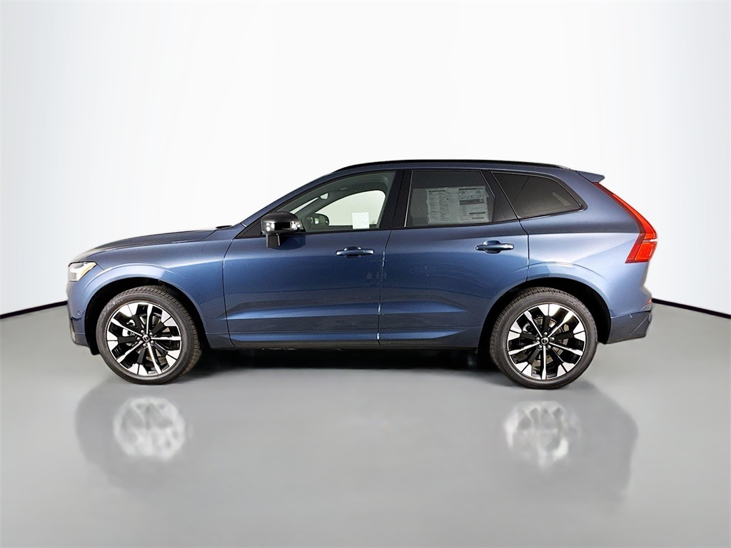 2026 Volvo XC60 B5 Plus photo 4