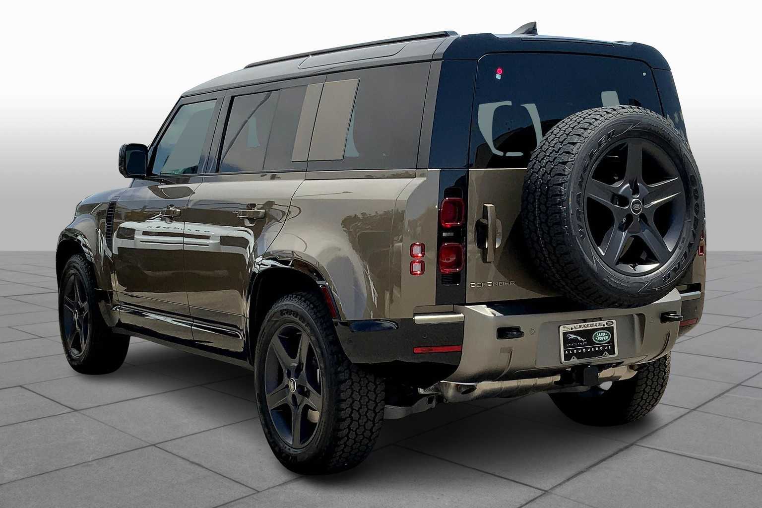 2025 Land Rover Defender 110 X-Dynamic SE photo 12