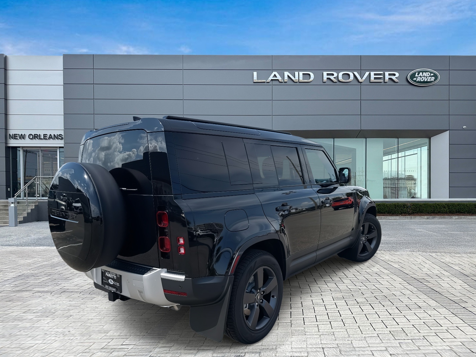 2025 Land Rover Defender 110 S photo 3