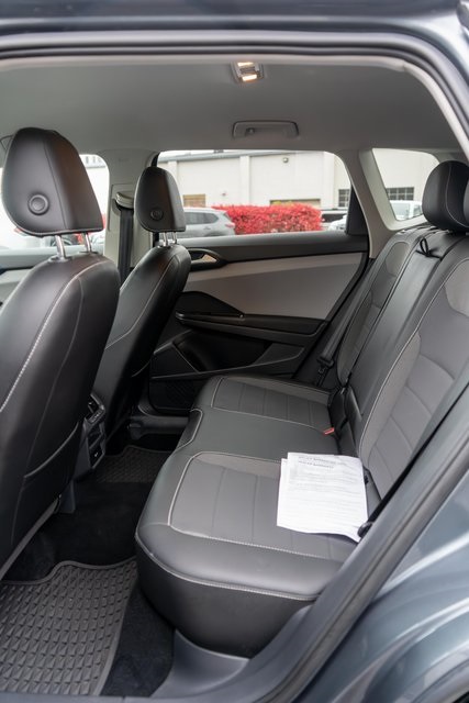 2022 Volkswagen Taos SE photo 2