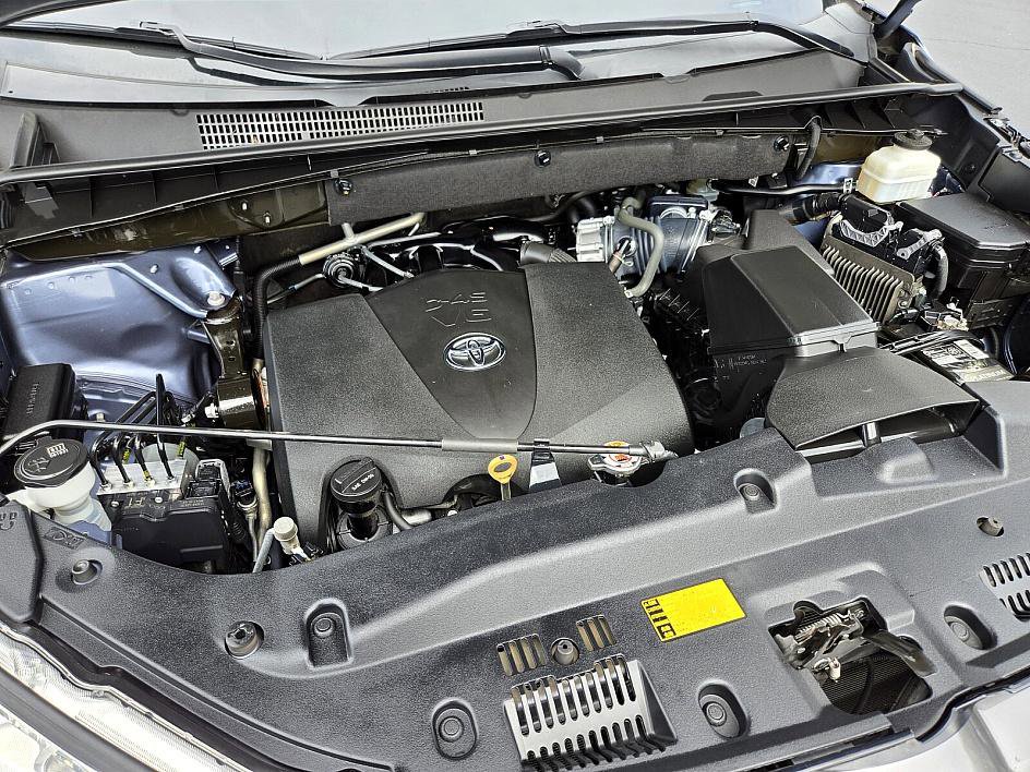 2019 Toyota Highlander LE Plus photo 16