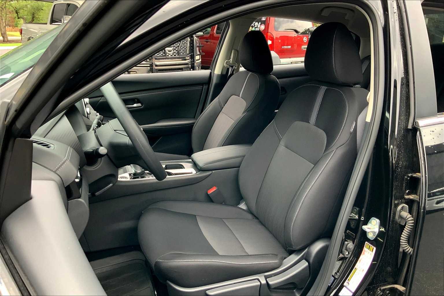 2025 Nissan Sentra SV photo 9