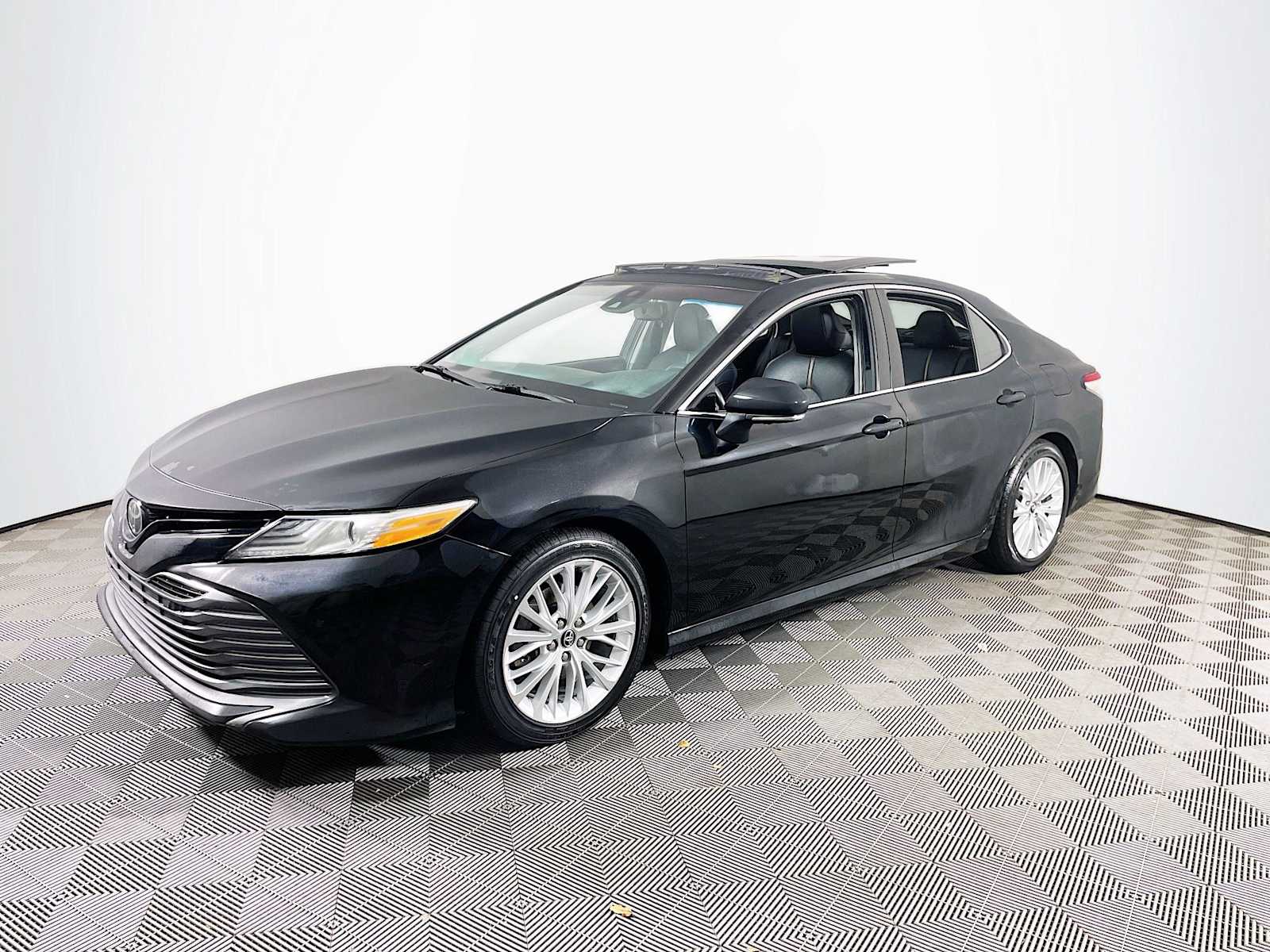 2020 Toyota Camry XLE's photo