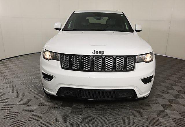 2020 Jeep Grand Cherokee Altitude photo 3