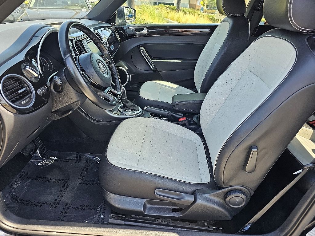 2018 Volkswagen Beetle SE photo 17