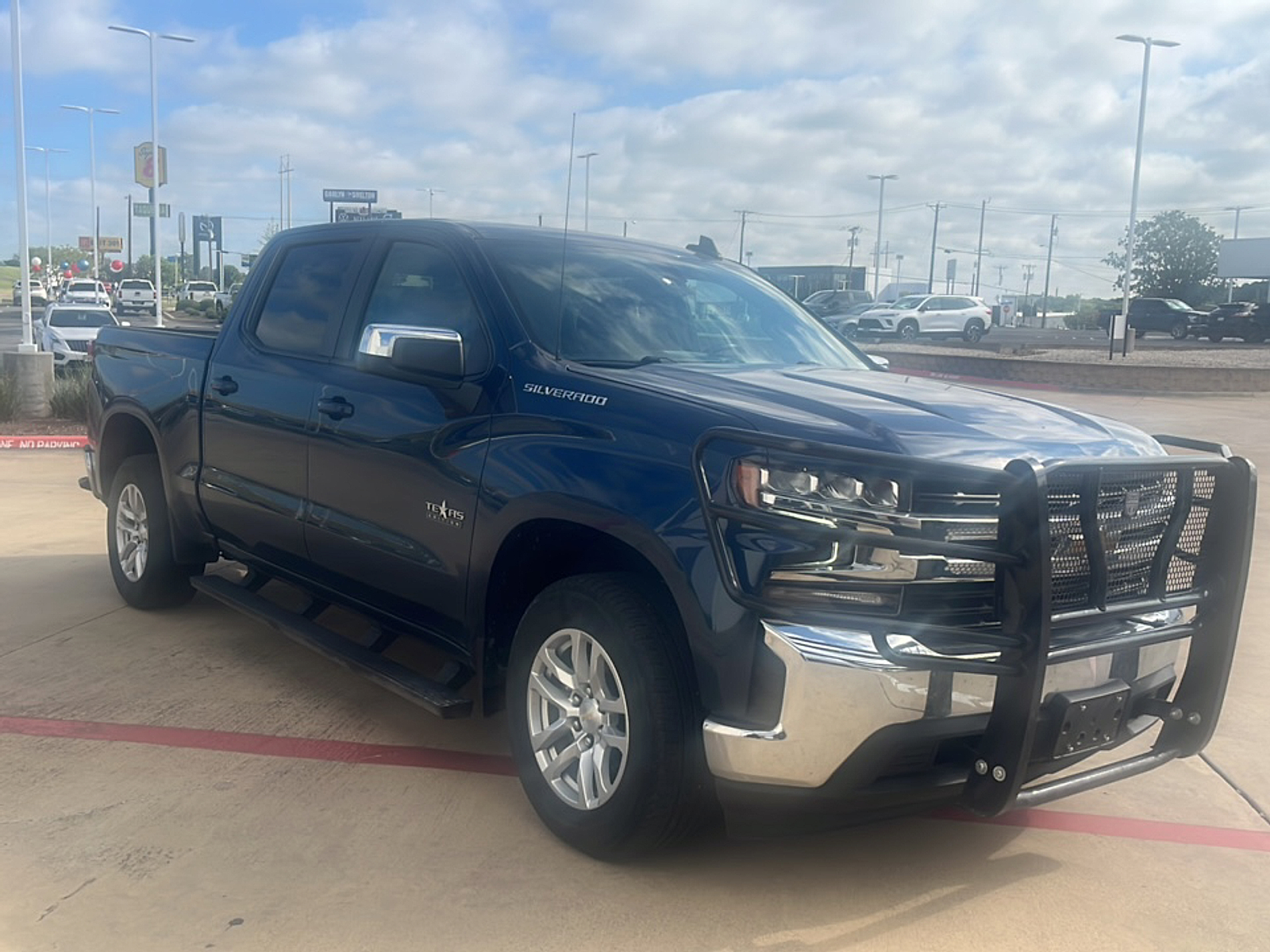 2021 Chevrolet Silverado 1500 LT photo 3