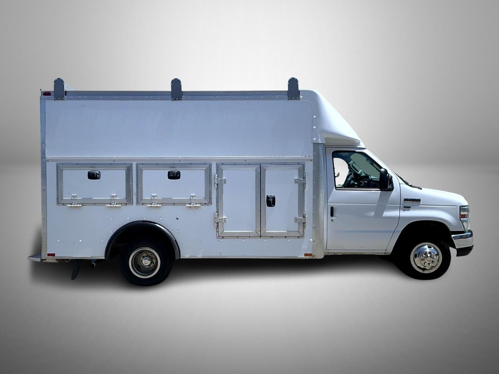 2013 Ford E-350 photo 2