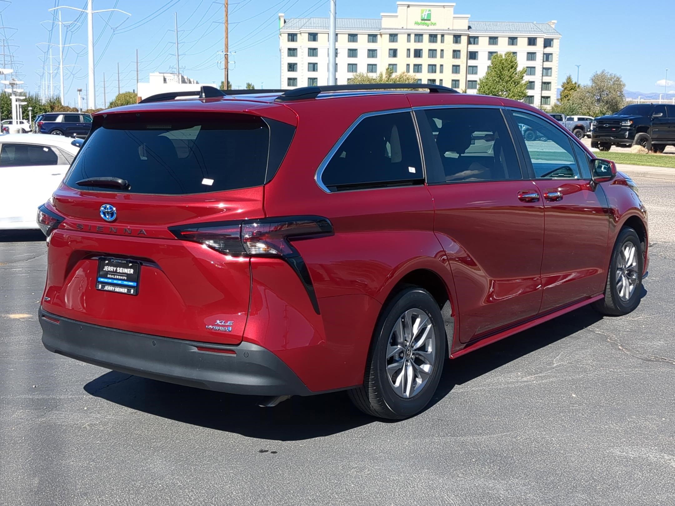 2023 Toyota Sienna XLE photo 5
