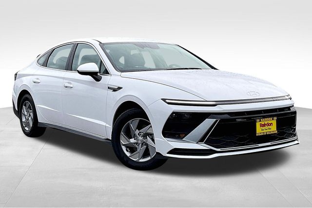 2025 Hyundai Sonata SE's photo