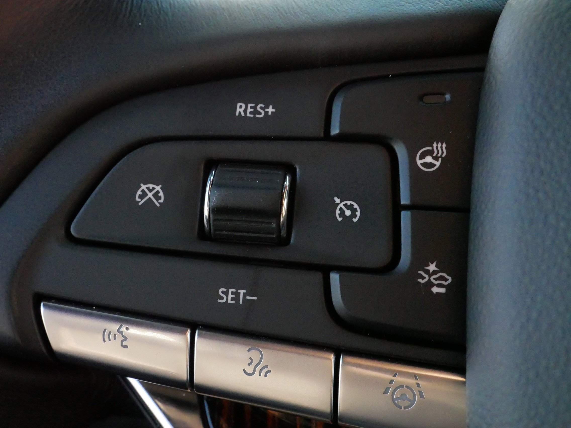 2023 Cadillac Escalade Premium Luxury photo 24