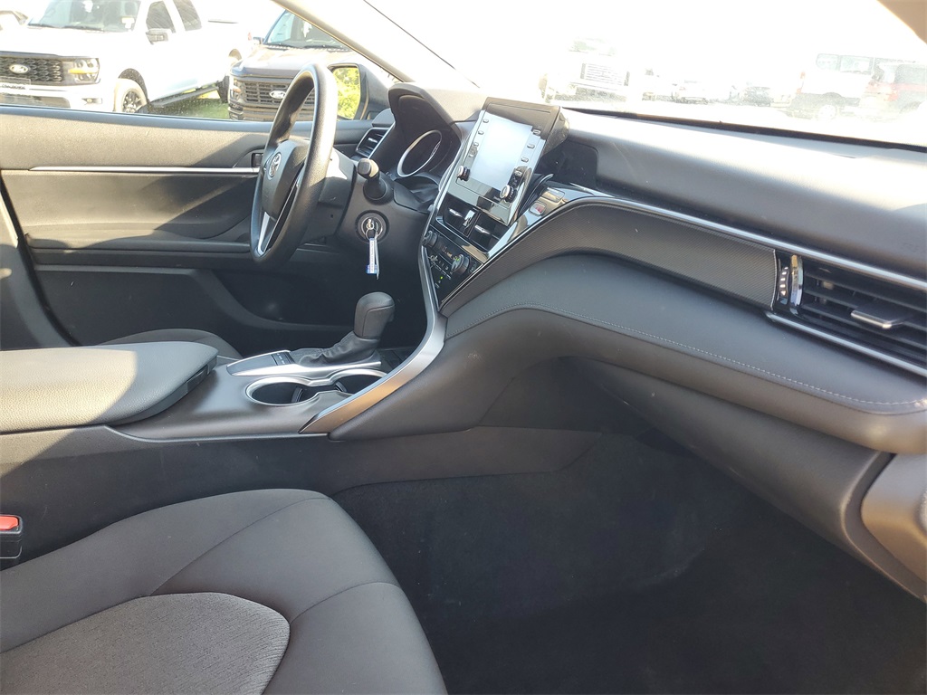 2023 Toyota Camry LE photo 31