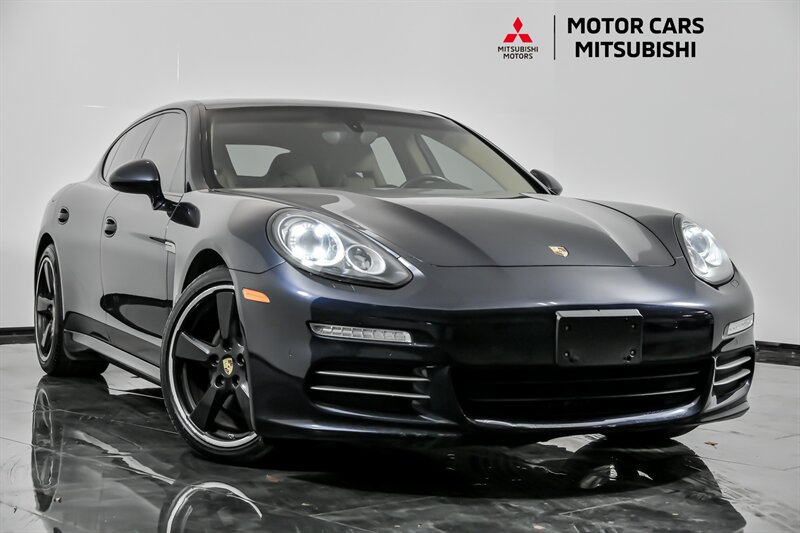 2016 Porsche Panamera Base's photo