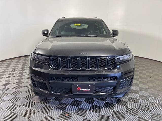 2025 Jeep Grand Cherokee Limited photo 2