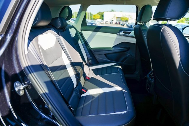2025 Volkswagen Taos SEL photo 33