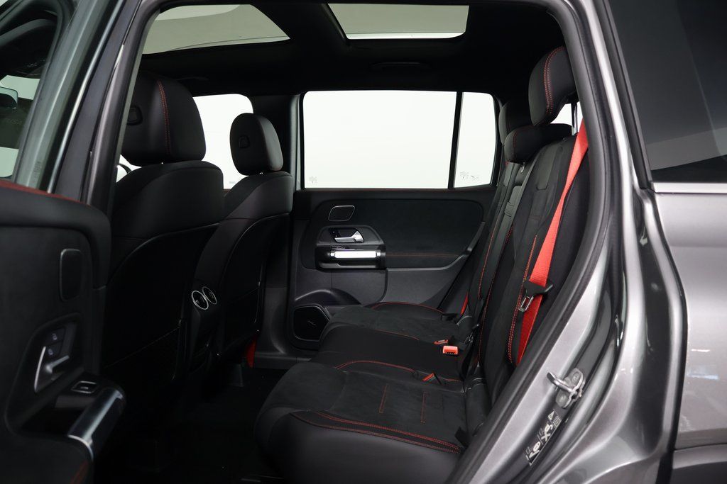 2026 Mercedes Benz GLB 35 AMG 4MATIC photo 6