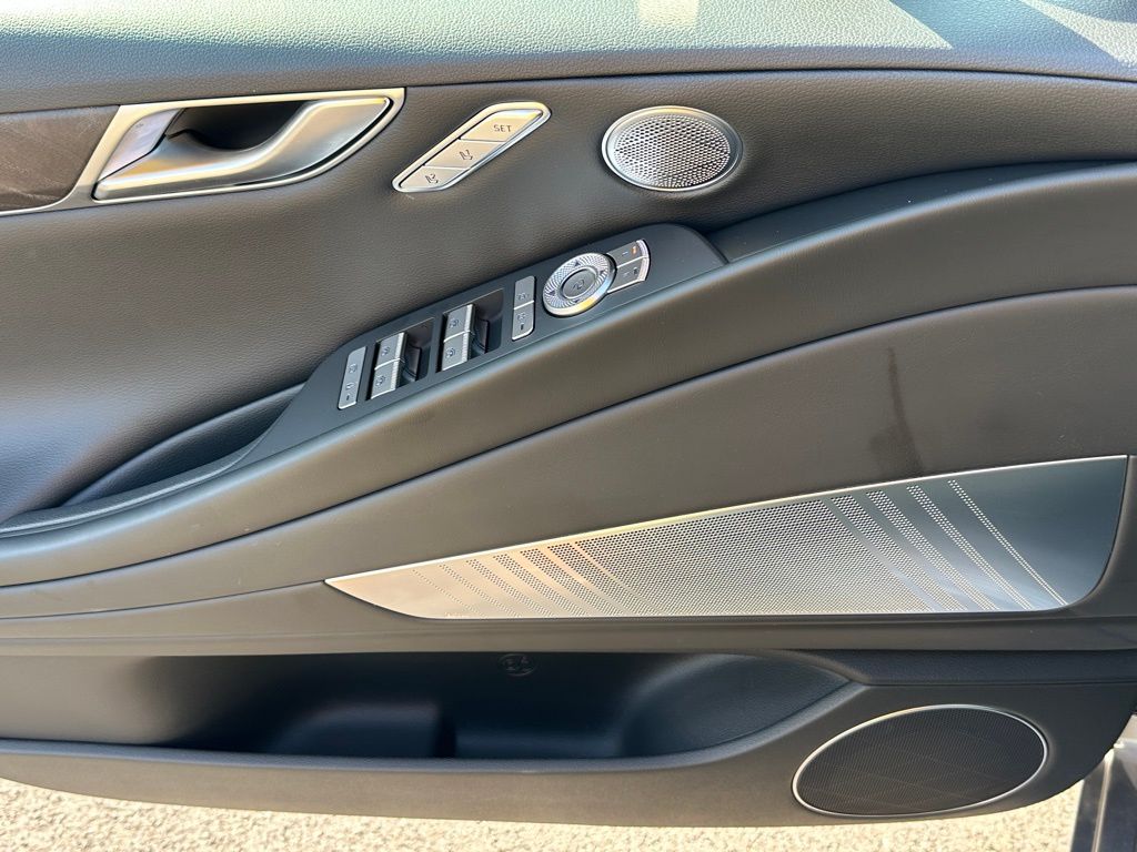 2024 Genesis Electrified G80 photo 12
