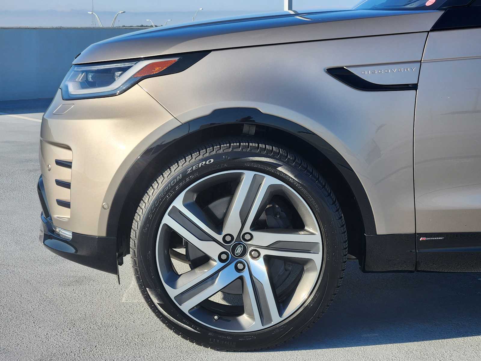 2021 Land Rover Discovery HSE R-Dynamic photo 8