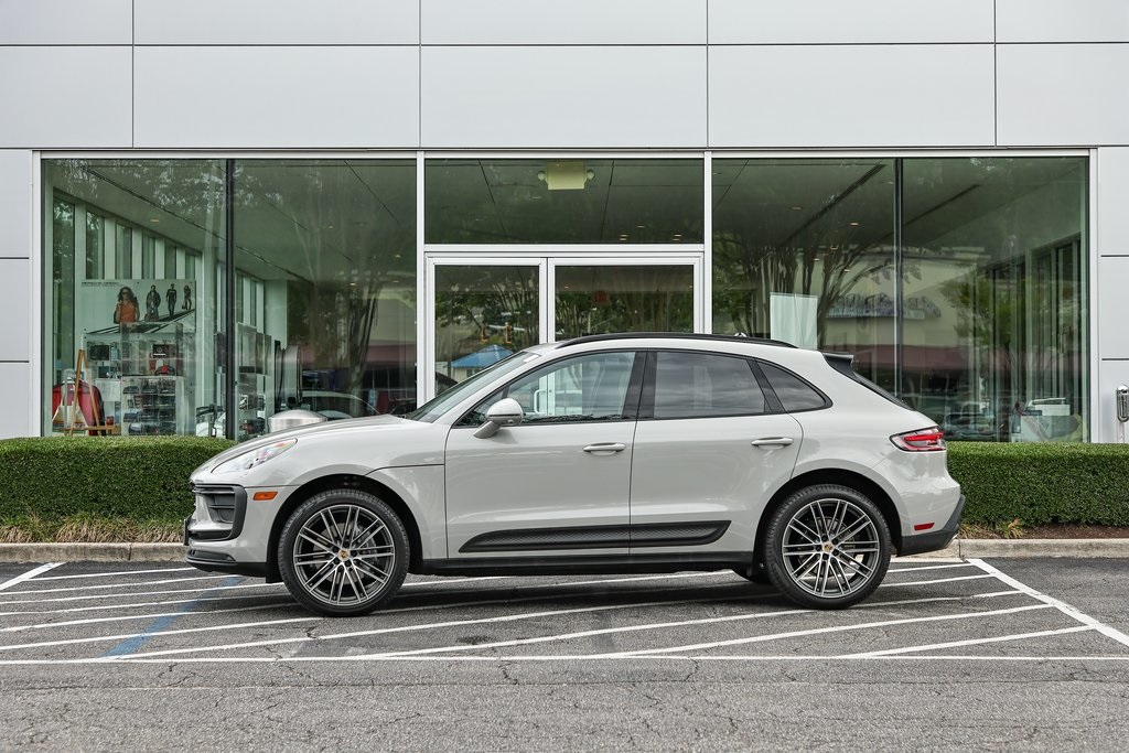 2025 Porsche Macan T photo 2