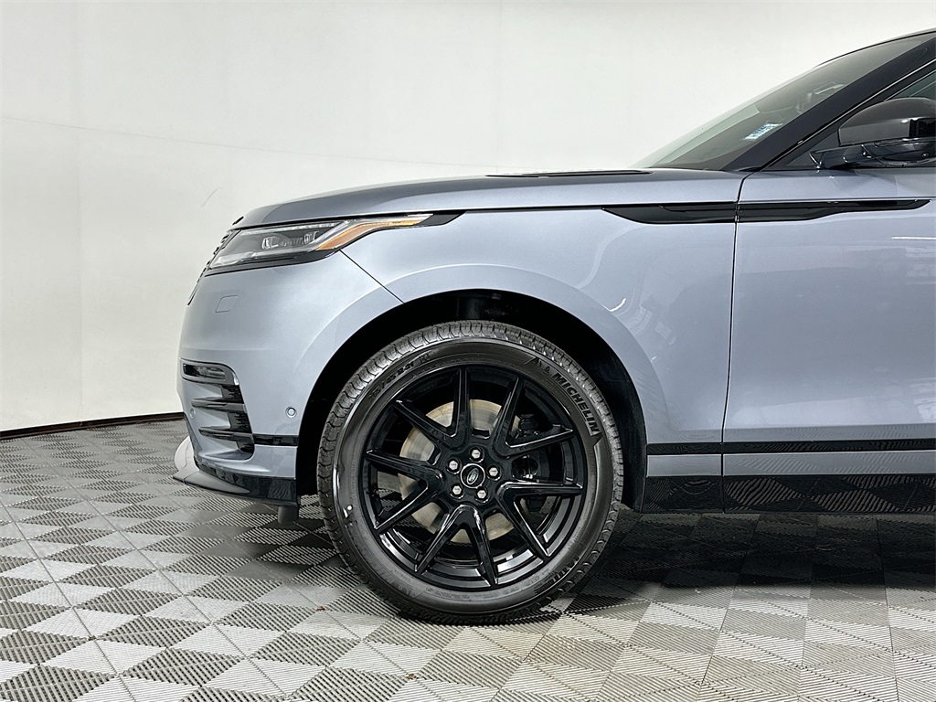 2026 Land Rover Range Rover Velar SE photo 9